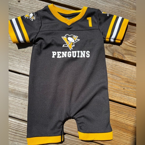 Infant baby toddler Colosseum 6-12M Pittsburgh Penguins Snap One Piece - Picture 4 of 5